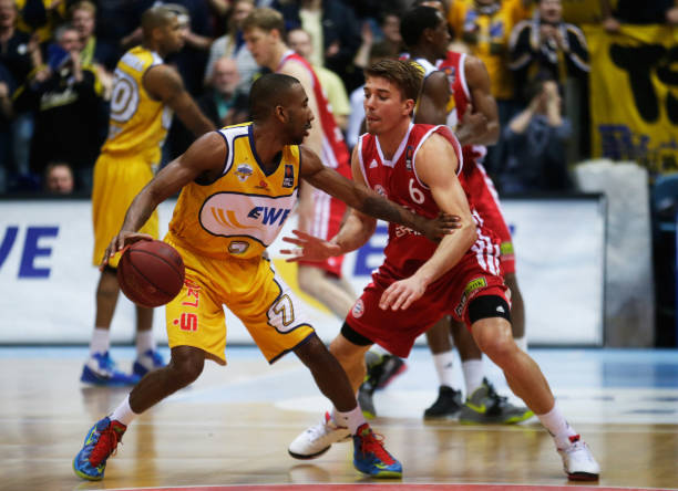 为球队增添 为球队增添