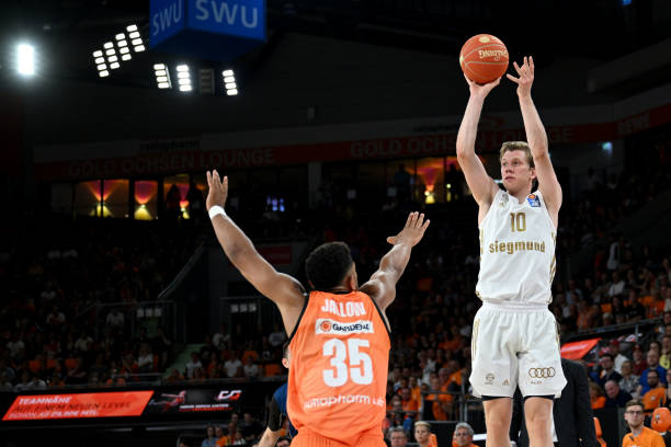 每场比赛都 每场比赛都