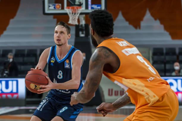 通过社交媒 通过社交媒